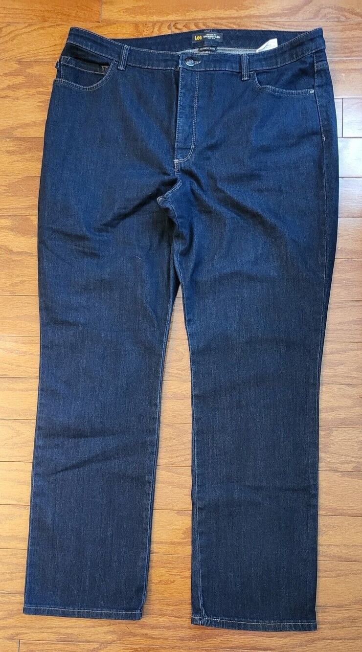 Lee Jeans Women’s Size 18M High Rise Relaxed Fit Straight Leg Instantly Slims